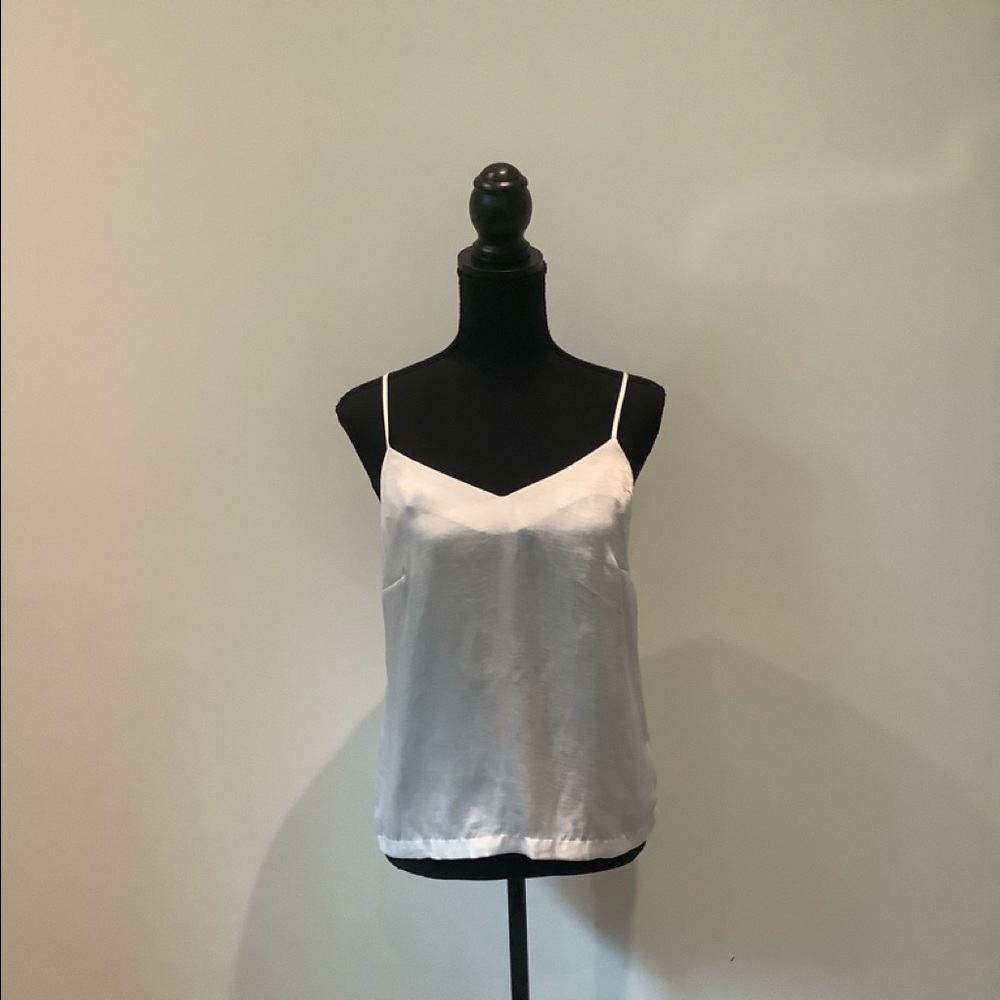 Prologue beautiful new tank top never worn is in perfect condition.